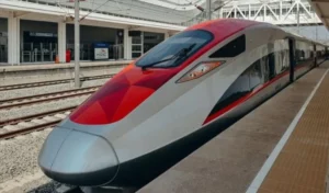 Prabowo Gibran: Proyek Kereta Cepat hingga Surabaya Siap Dilanjutkan