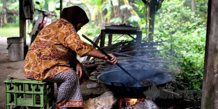 dapur kayu tradisional
